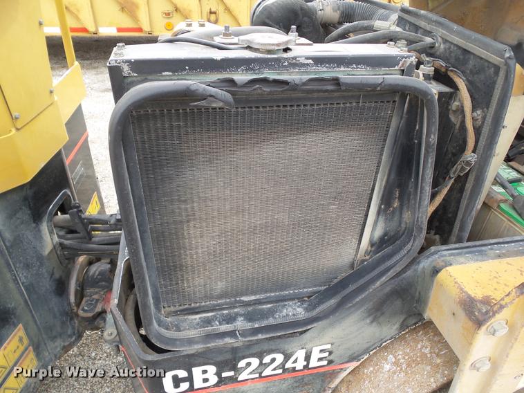 image for item CB9955 2004 Caterpillar CB-224E double drum vibratory roller