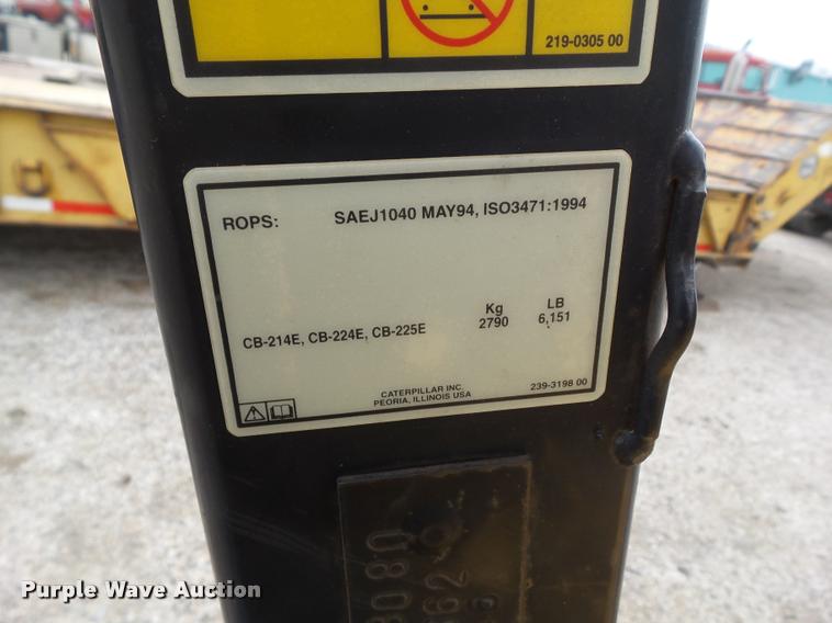 image for item CB9955 2004 Caterpillar CB-224E double drum vibratory roller