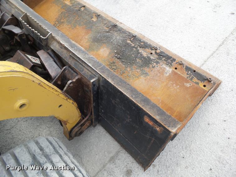 image for item CB9976 2005 Caterpillar 277B skid steer