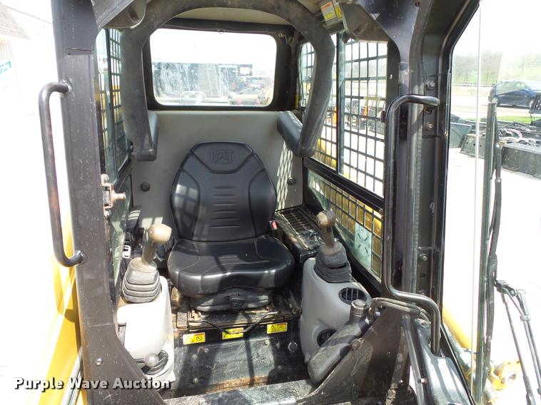 image for item CB9976 2005 Caterpillar 277B skid steer