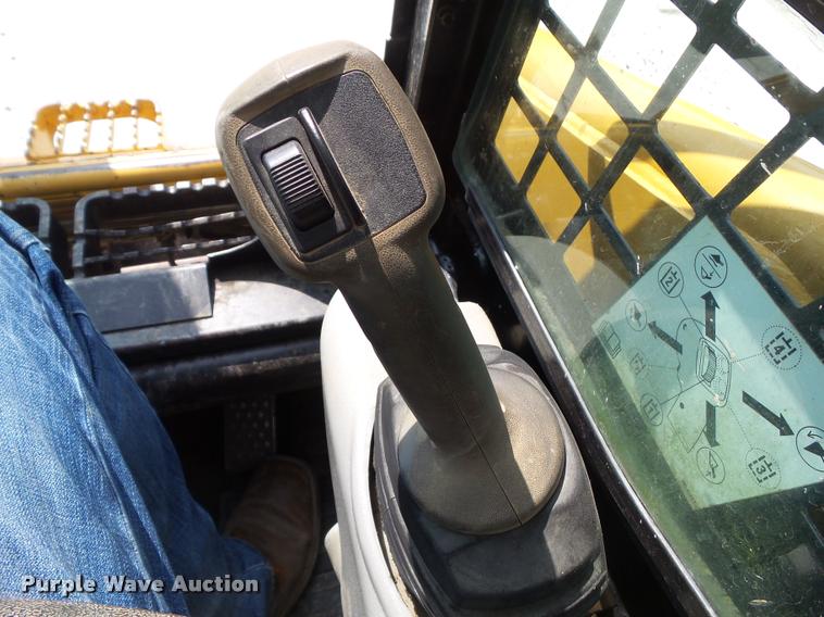 image for item CB9976 2005 Caterpillar 277B skid steer