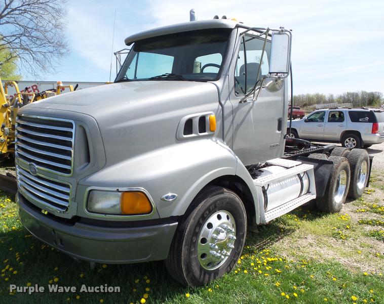 image for item CB9983 2000 Sterling AT9500 semi truck