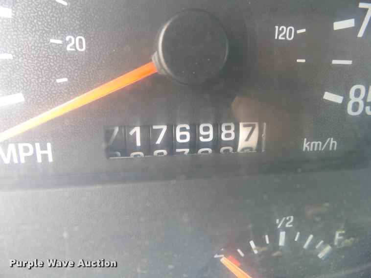 image for item CB9983 2000 Sterling AT9500 semi truck