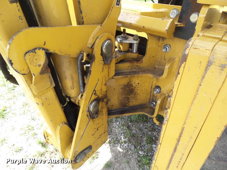 image for item CB9986 2006 Vermeer RT650 vibratory plow