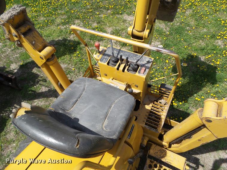 image for item CB9986 2006 Vermeer RT650 vibratory plow