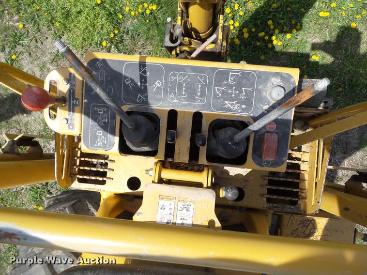 image for item CB9986 2006 Vermeer RT650 vibratory plow