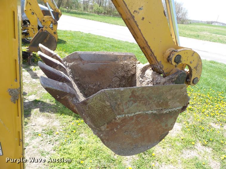 image for item CB9986 2006 Vermeer RT650 vibratory plow
