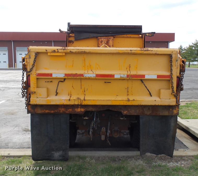 image for item CC9133 2002 International 4900 dump truck