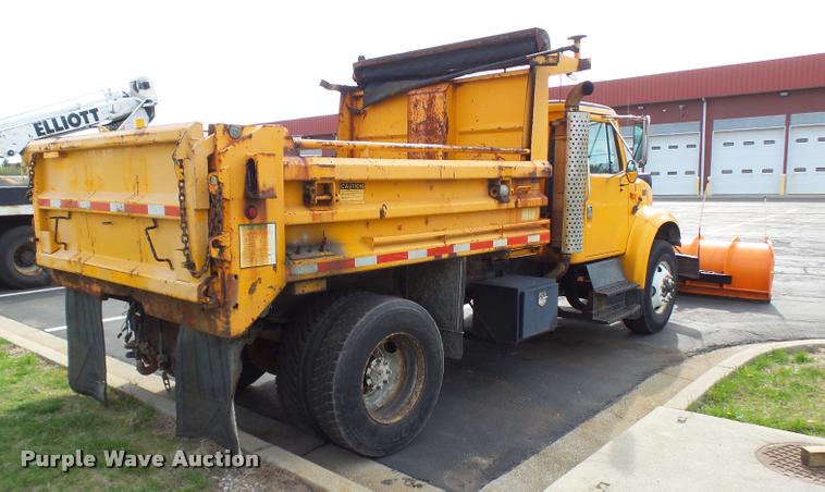 image for item CC9133 2002 International 4900 dump truck