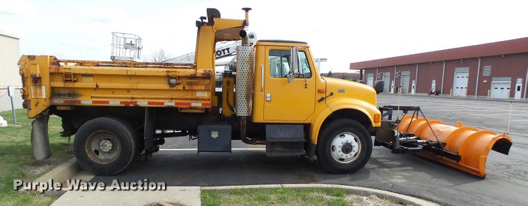image for item CC9133 2002 International 4900 dump truck