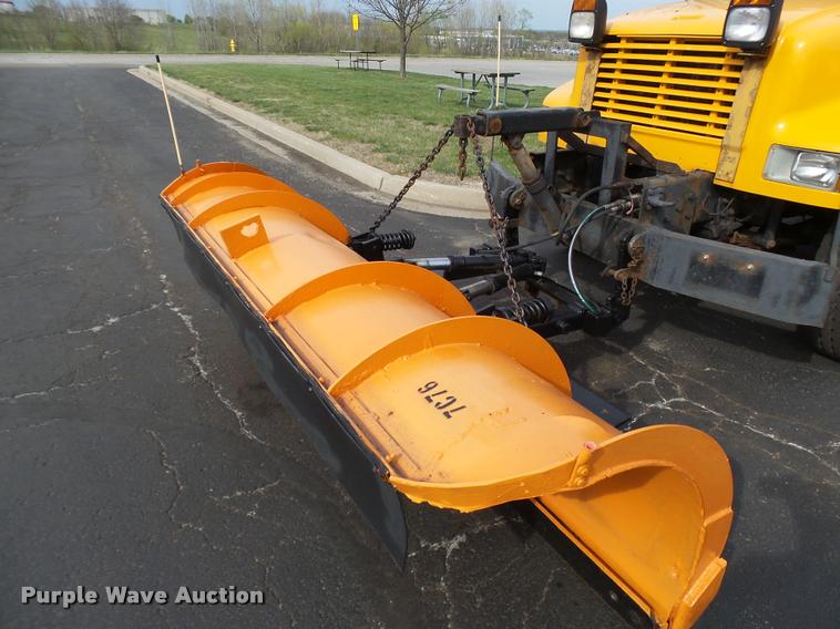 image for item CC9133 2002 International 4900 dump truck