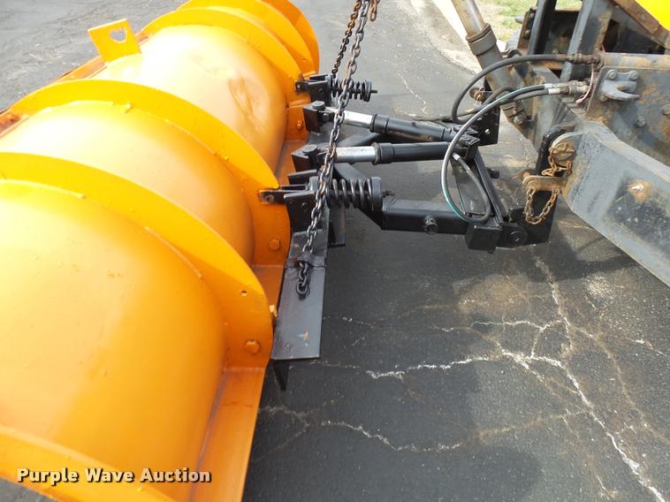 image for item CC9133 2002 International 4900 dump truck