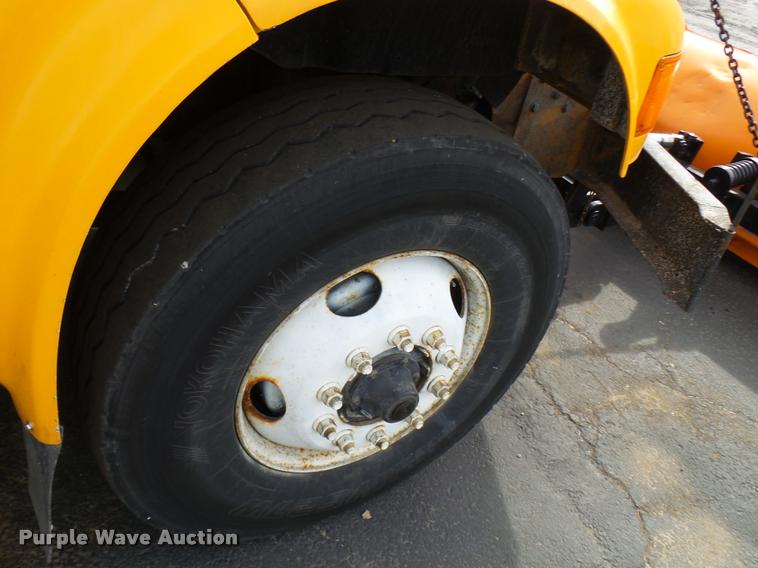 image for item CC9133 2002 International 4900 dump truck