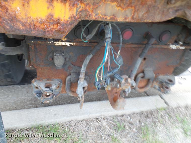 image for item CC9133 2002 International 4900 dump truck