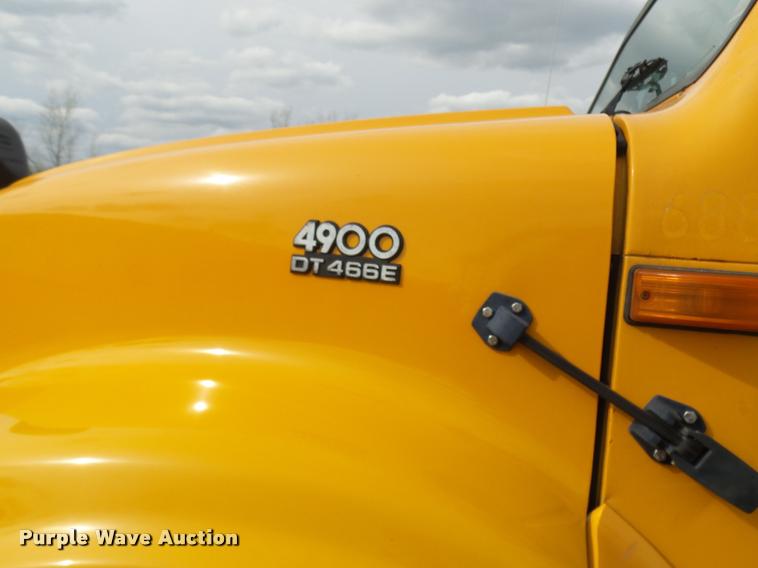 image for item CC9133 2002 International 4900 dump truck