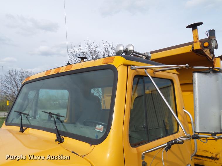 image for item CC9133 2002 International 4900 dump truck