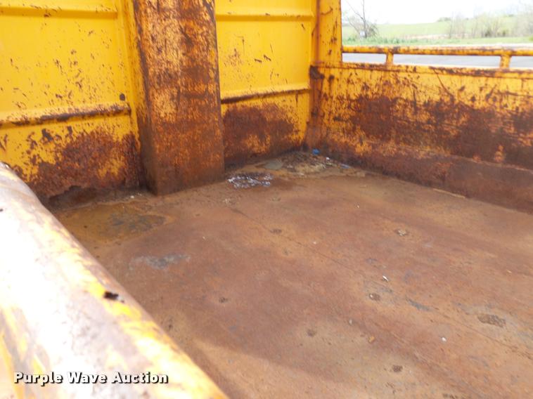 image for item CC9133 2002 International 4900 dump truck