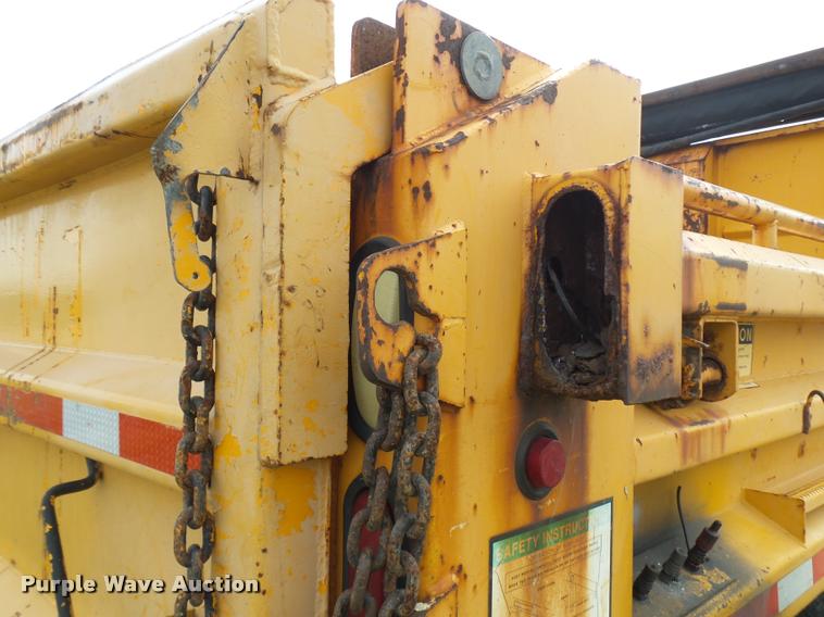 image for item CC9133 2002 International 4900 dump truck