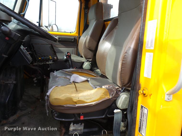 image for item CC9133 2002 International 4900 dump truck