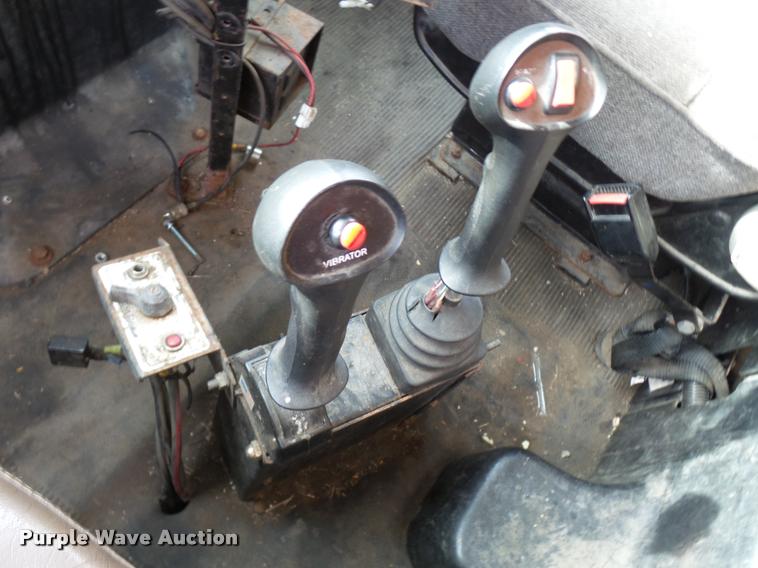 image for item CC9133 2002 International 4900 dump truck