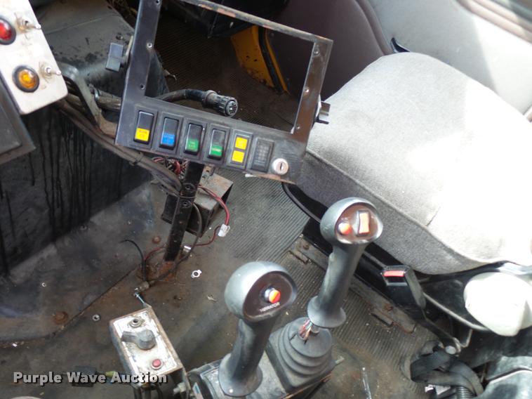 image for item CC9133 2002 International 4900 dump truck