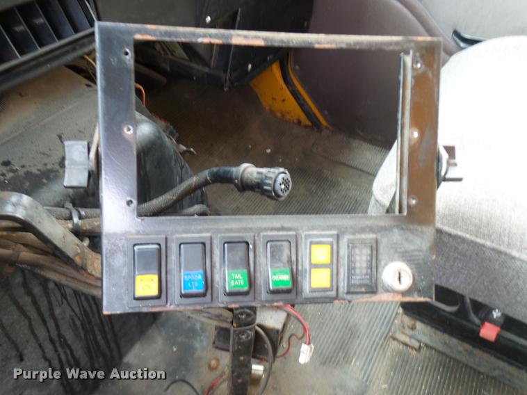 image for item CC9133 2002 International 4900 dump truck