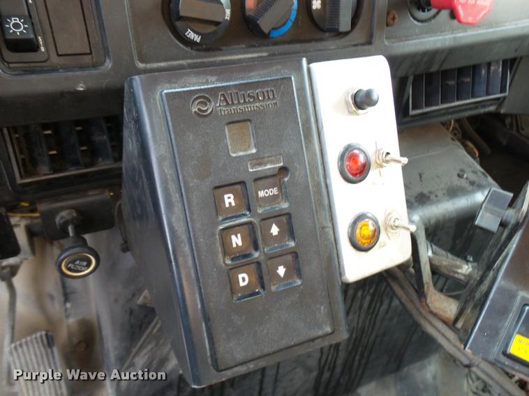 image for item CC9133 2002 International 4900 dump truck