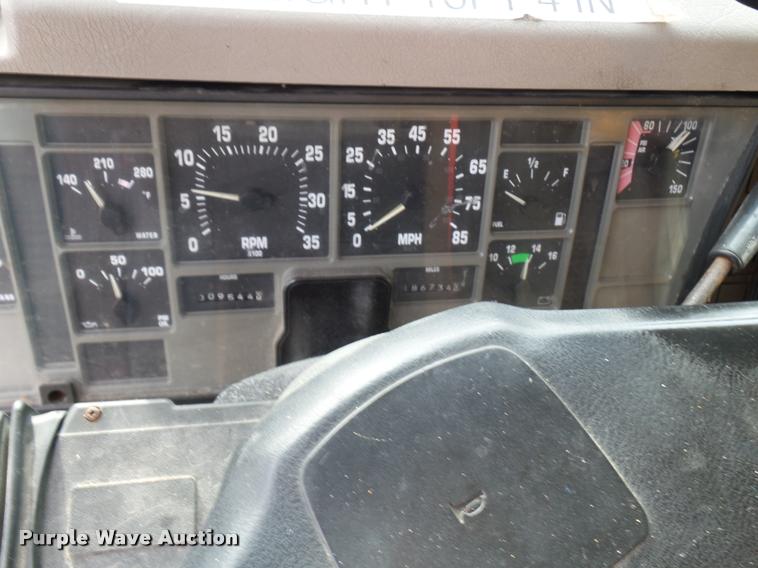 image for item CC9133 2002 International 4900 dump truck