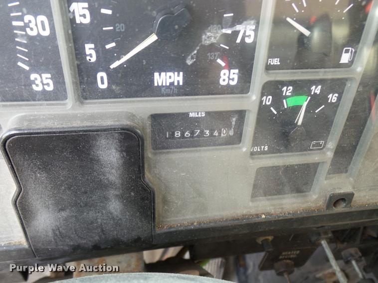 image for item CC9133 2002 International 4900 dump truck