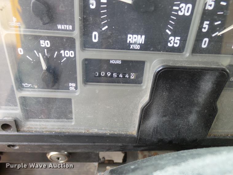 image for item CC9133 2002 International 4900 dump truck