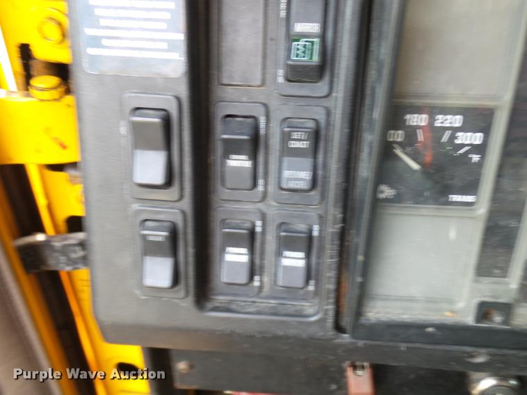 image for item CC9133 2002 International 4900 dump truck