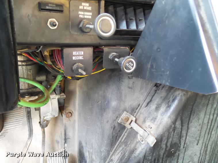 image for item CC9133 2002 International 4900 dump truck