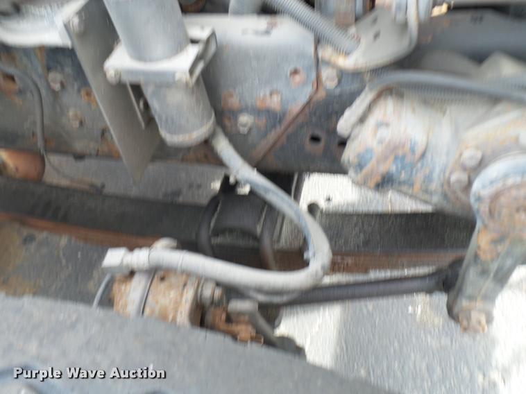 image for item CC9133 2002 International 4900 dump truck