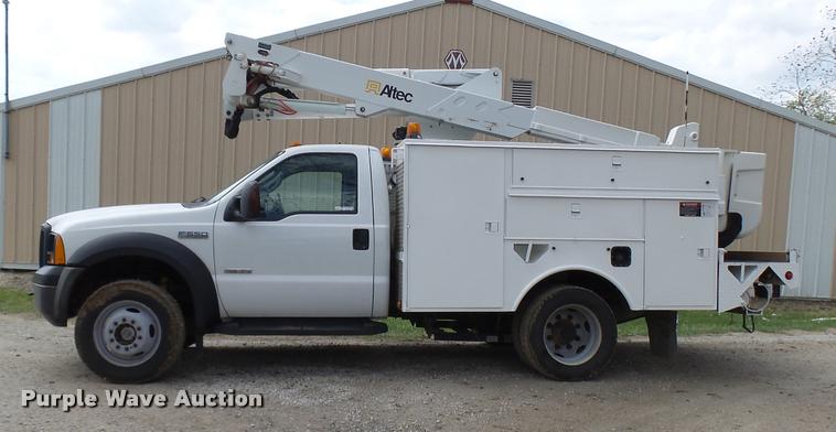 image for item CC9134 2007 Ford F550 Super Duty XL bucket truck