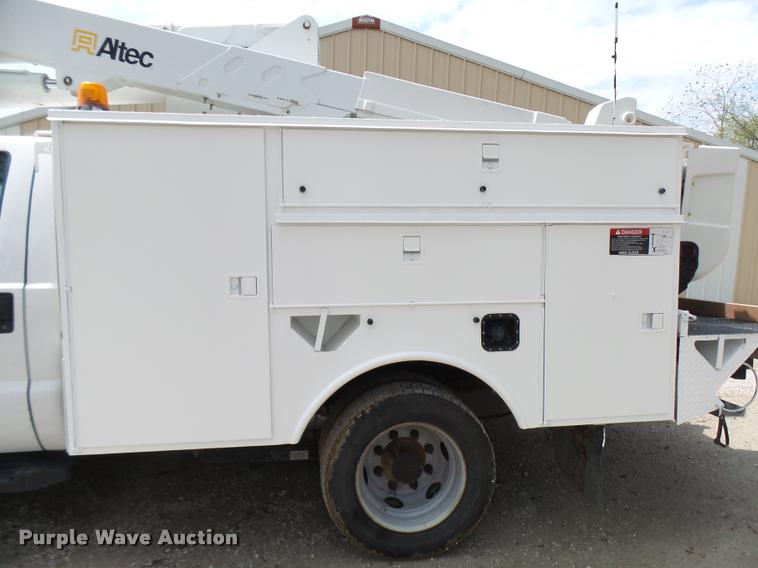 image for item CC9134 2007 Ford F550 Super Duty XL bucket truck