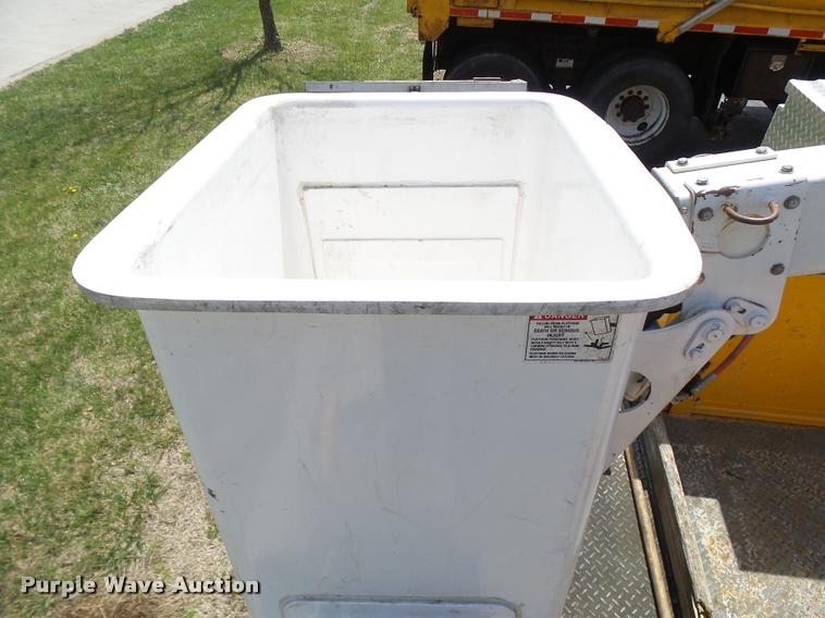 image for item CC9147 2008 Ford F550 Super Duty bucket truck