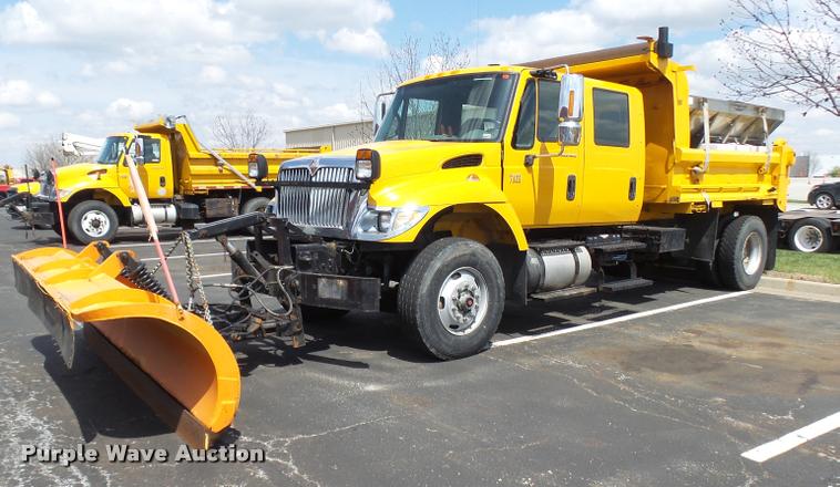 image for item CC9149 2004 International 7400 Crew Cab dump truck