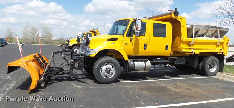 image for item CC9149 2004 International 7400 Crew Cab dump truck
