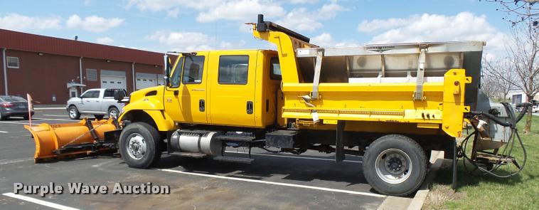 image for item CC9149 2004 International 7400 Crew Cab dump truck