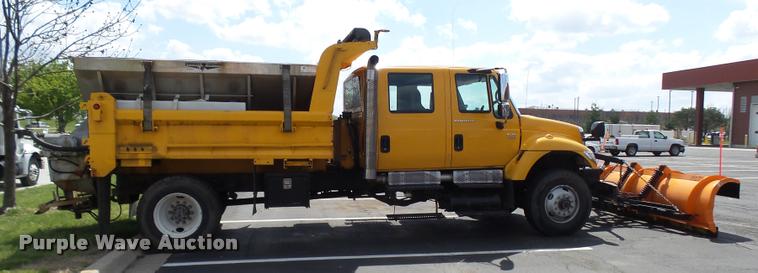 image for item CC9149 2004 International 7400 Crew Cab dump truck
