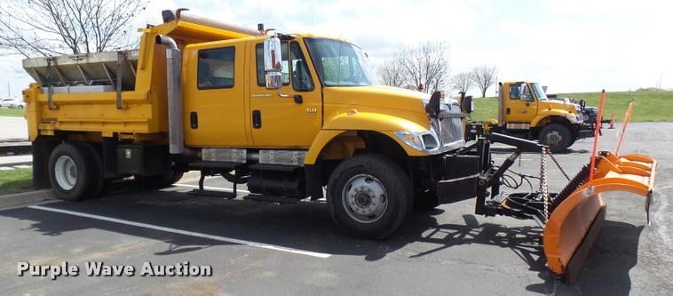 image for item CC9149 2004 International 7400 Crew Cab dump truck