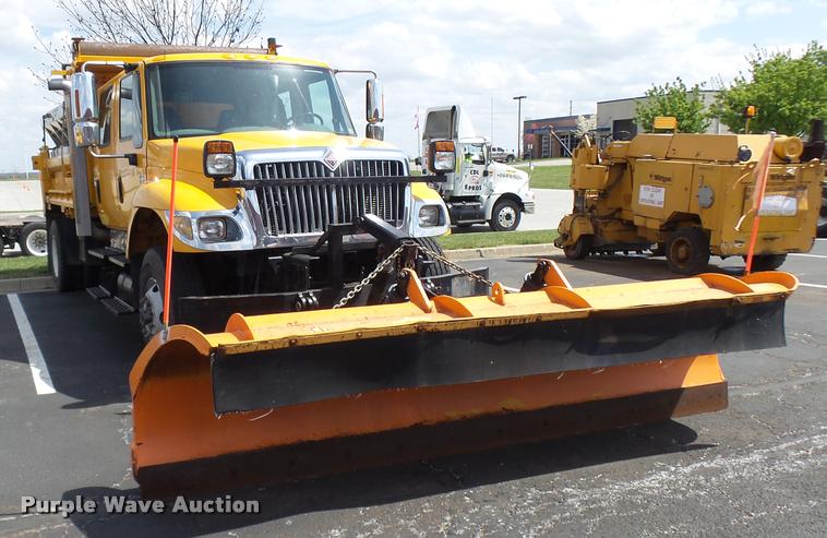 image for item CC9149 2004 International 7400 Crew Cab dump truck
