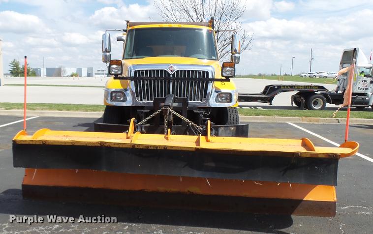 image for item CC9149 2004 International 7400 Crew Cab dump truck