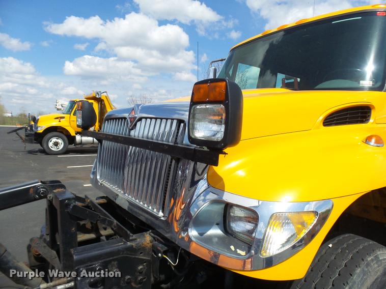 image for item CC9149 2004 International 7400 Crew Cab dump truck