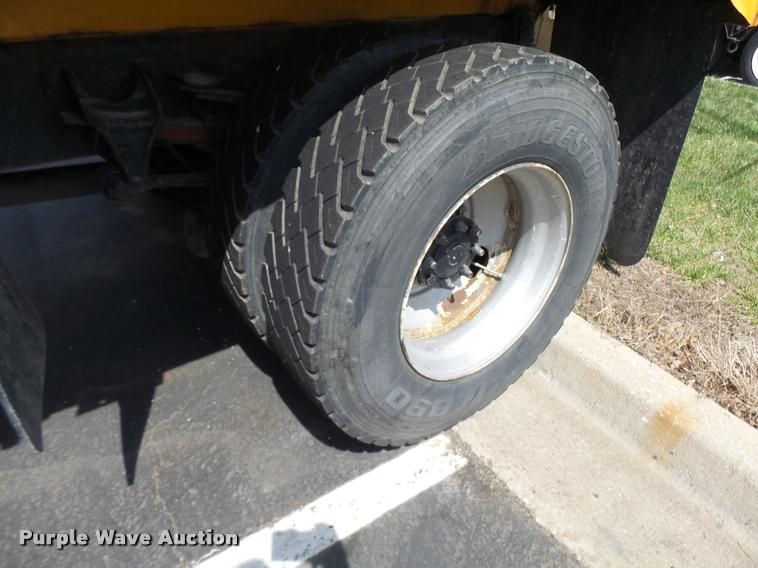 image for item CC9149 2004 International 7400 Crew Cab dump truck