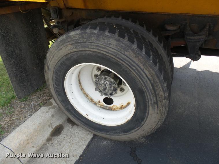 image for item CC9149 2004 International 7400 Crew Cab dump truck