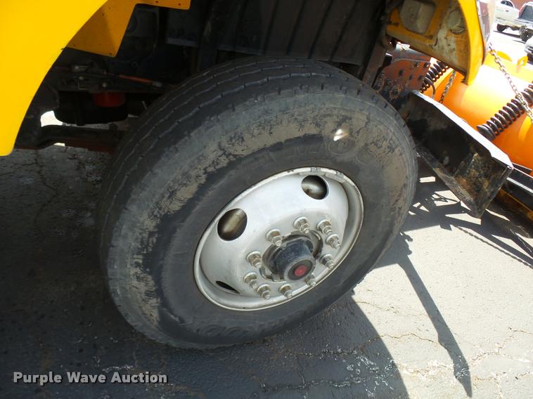 image for item CC9149 2004 International 7400 Crew Cab dump truck