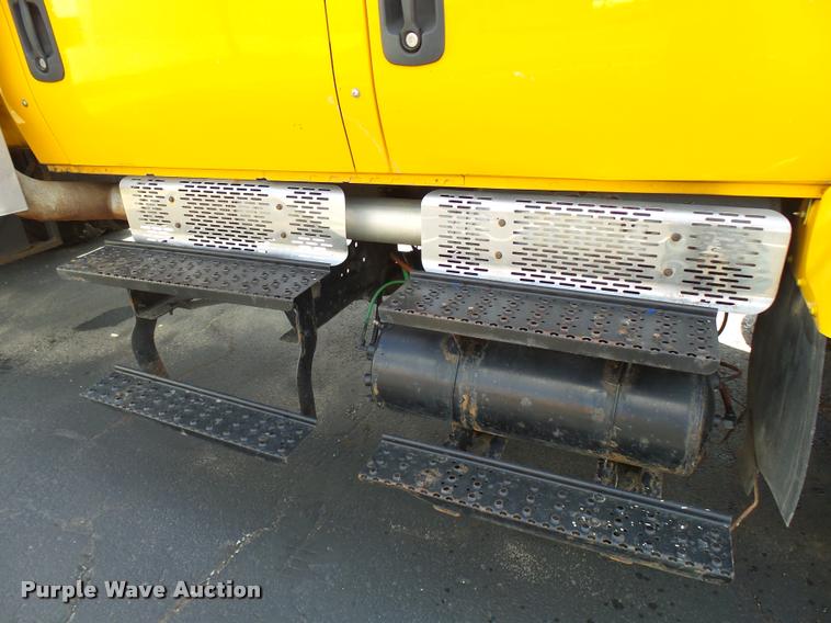 image for item CC9149 2004 International 7400 Crew Cab dump truck