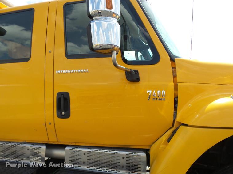 image for item CC9149 2004 International 7400 Crew Cab dump truck