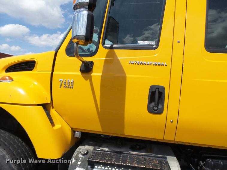 image for item CC9149 2004 International 7400 Crew Cab dump truck